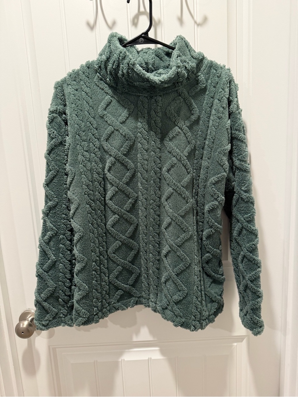 NWT Women’s Eddie Bauer Plush Cable Pullover Sweater